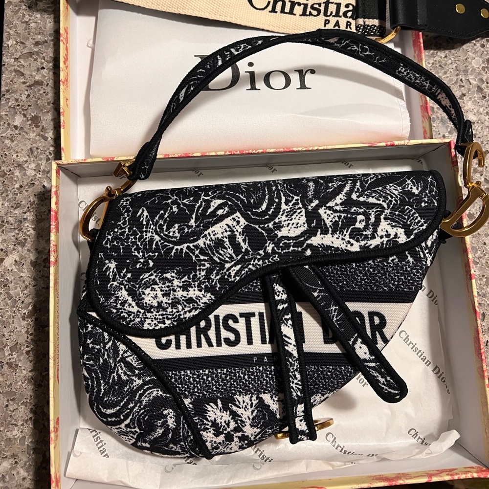 Shoulder bag w strap